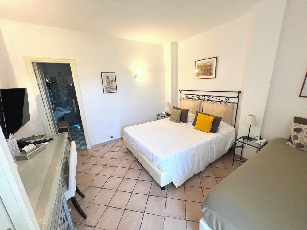 Standard Triple Room, Garden View