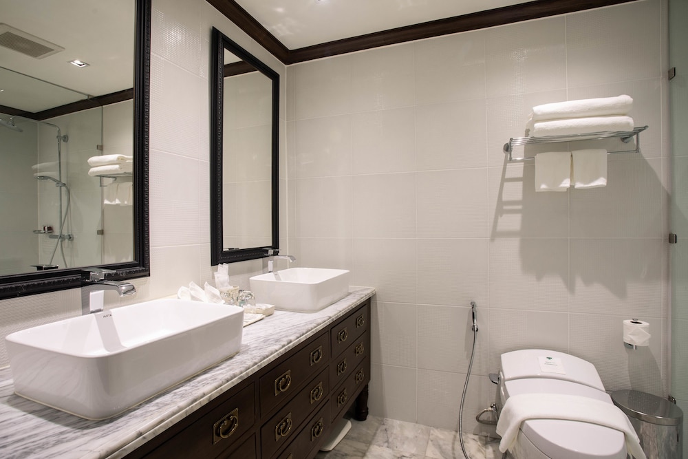 Grand Suite, 1 King Bed, Non Smoking - Photo 8