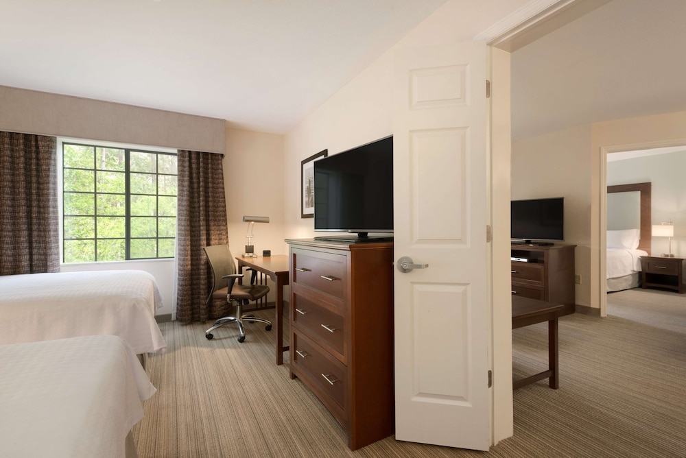 Suite, Accessible, Non Smoking (Roll-in Shower) photo 1