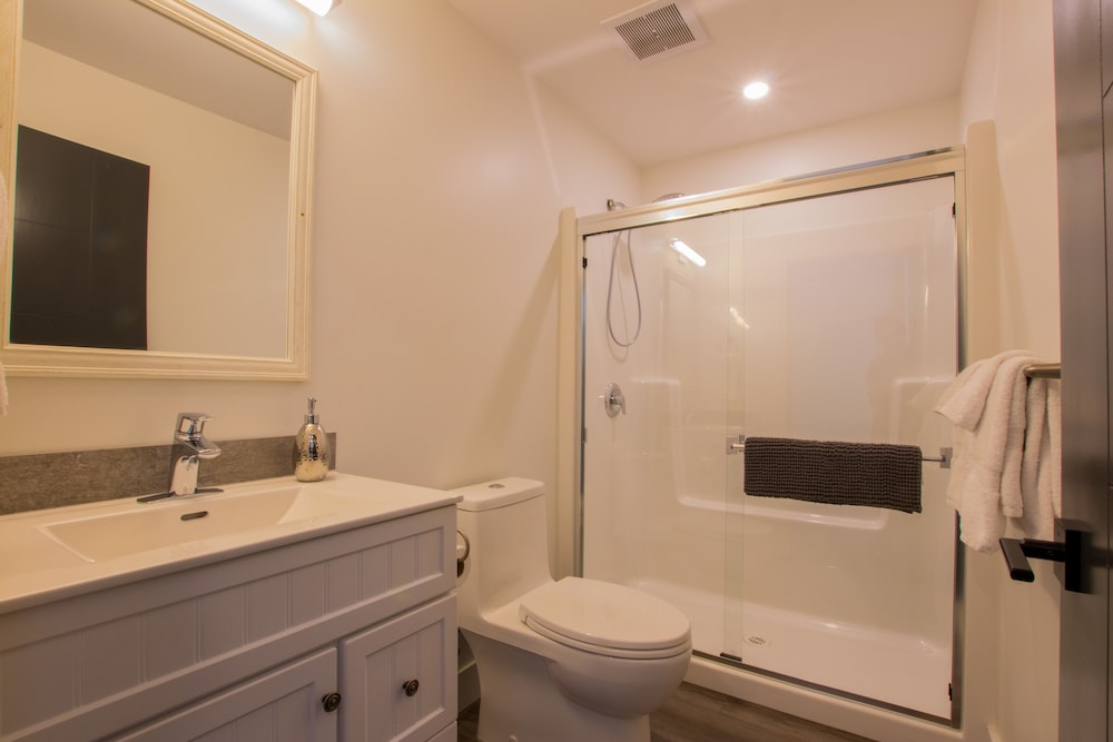 Suite, 1 Queen Bed with Sofa bed, Kitchenette, Mountain View photo 2