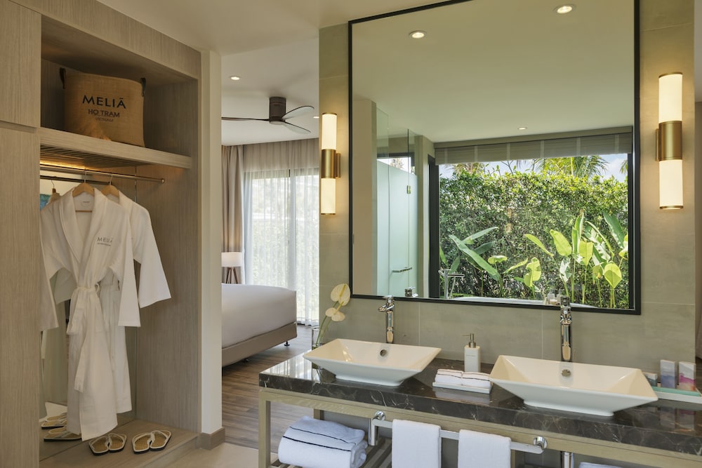 The Level 1-Bedroom Lakefront Pool Villa - Photo 2
