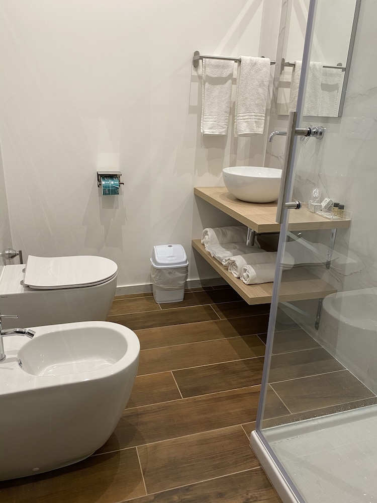 Twin Room - Photo 5