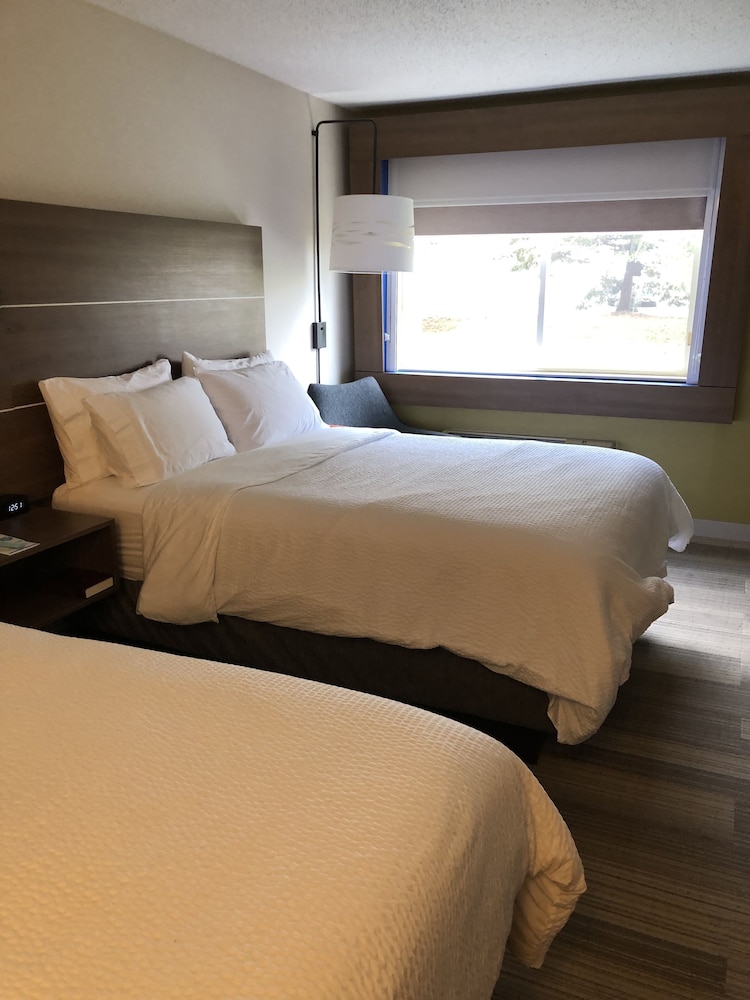 Standard Room, 2 Queen Beds - Photo 3
