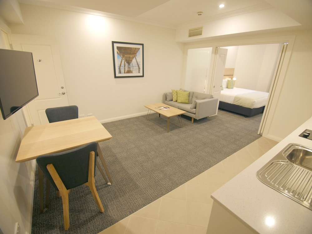 One Bedroom Spa Apartment - Photo 13