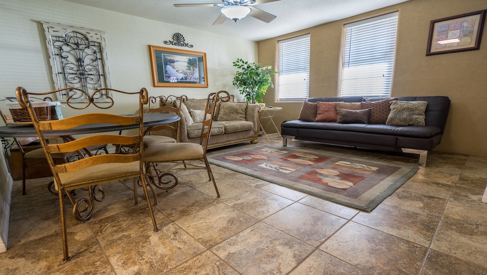 Condo, 2 Bedrooms, Lakeside (French Quarter) photo 1