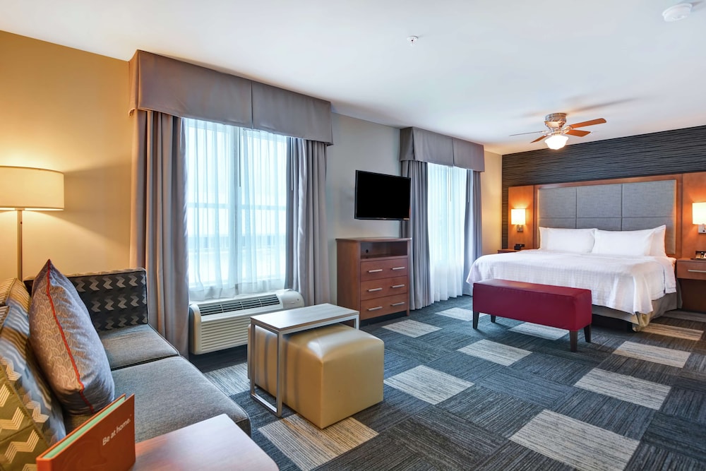 Studio, 1 King Bed, Accessible (Roll-in Shower)