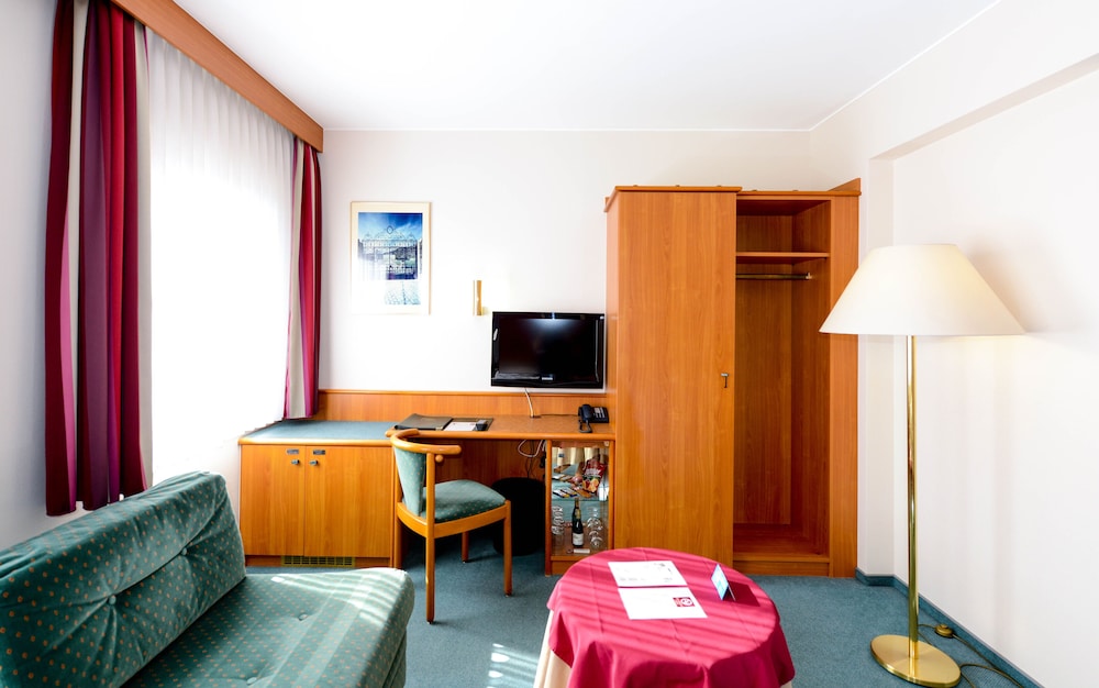 Standard Triple Room photo 2