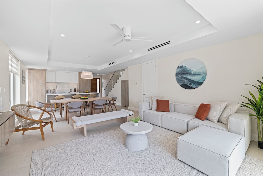 Panoramic Townhome, Pool View