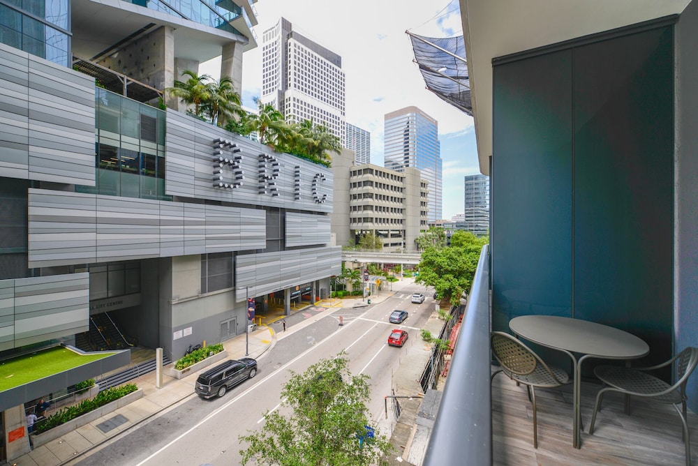 Luxury Studio Suite, 1 King Bed, City View photo 2