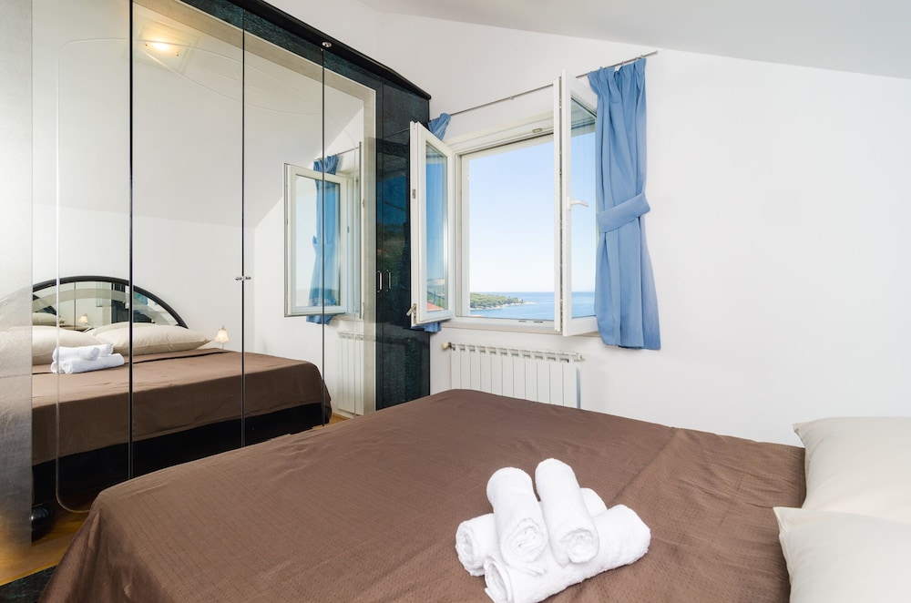 Apartment (Two Bedroom Apartment with Balcony)