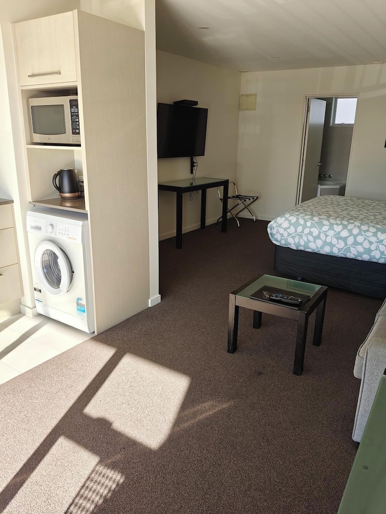 Deluxe Studio Suite