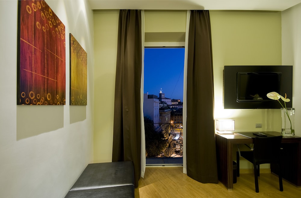 Superior Double Room, City View photo 3
