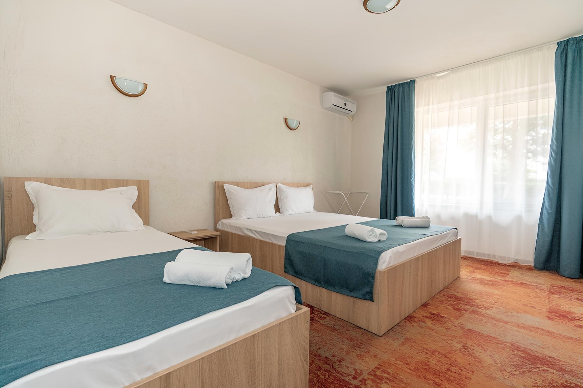Economy Triple Room (no balcony) - Photo 1