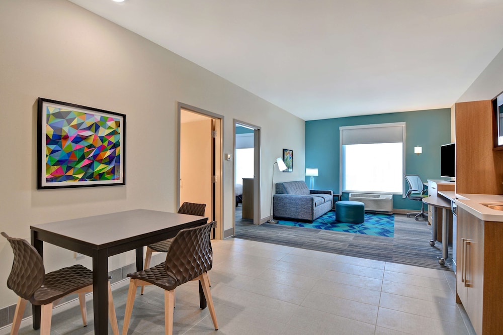Suite, 1 King Bed, Accessible (Hearing) - Photo 2