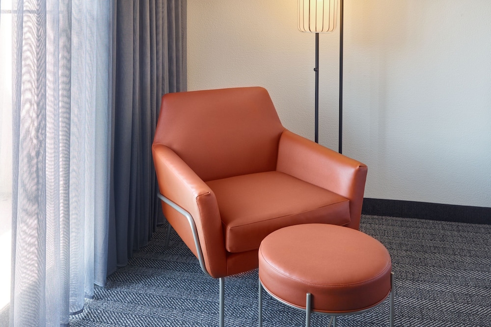 Suite, 1 Bedroom - Photo 2