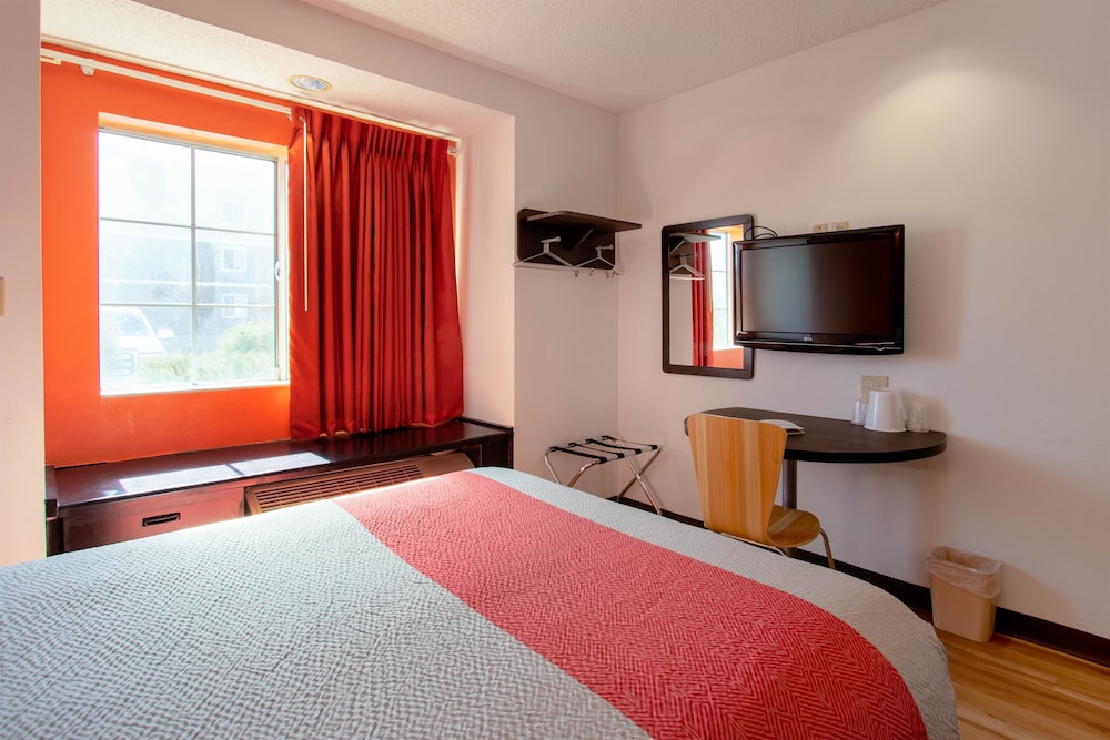 Standard Suite, 1 Queen Bed, Accessible, Non Smoking photo 2