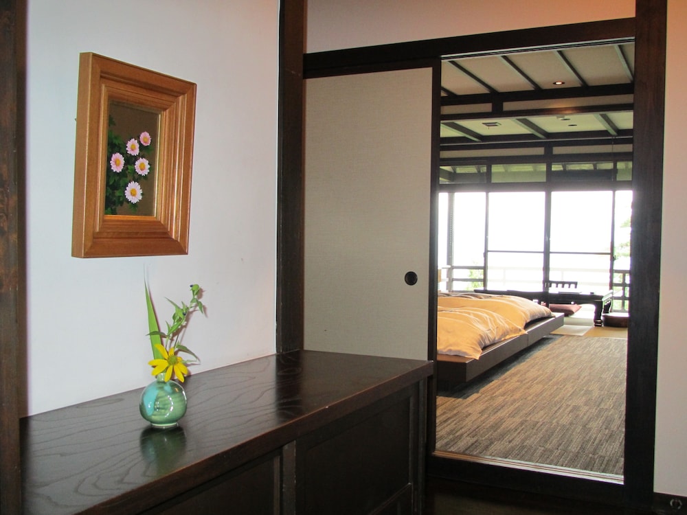 Standard Family Room, Non Smoking, Lake View photo 3