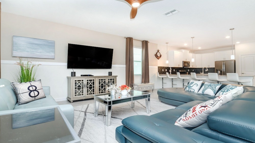 House, Private Pool (8 Bedrooms - 8823ic (Drv))
