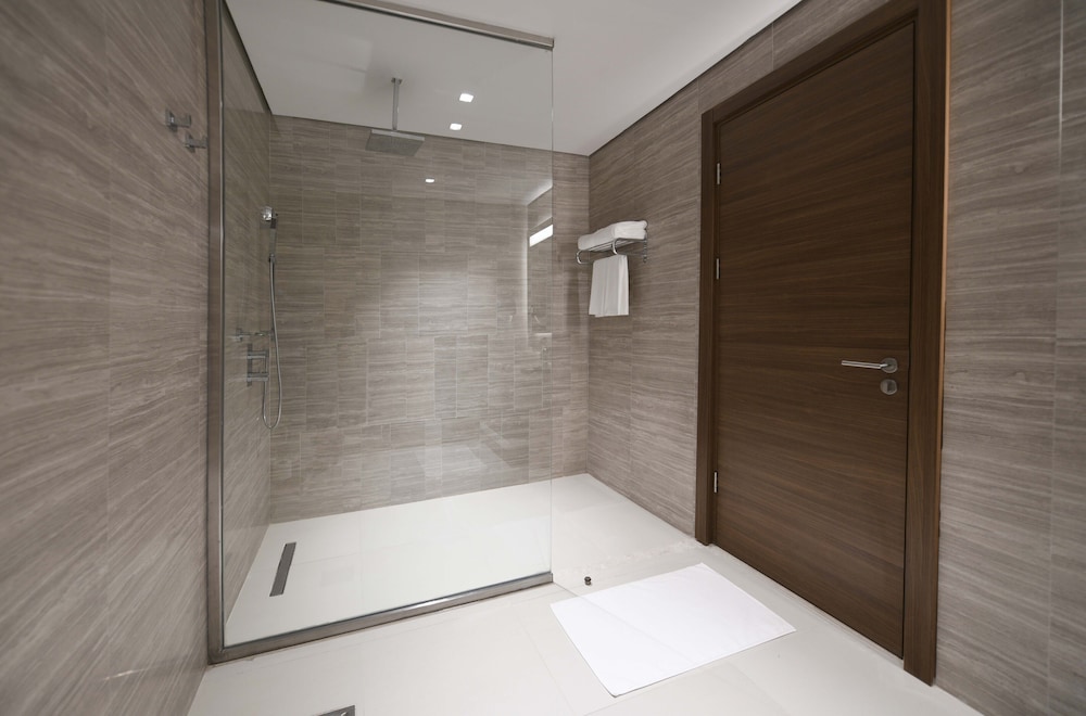 Executive Suite, 1 King Bed - Photo 3