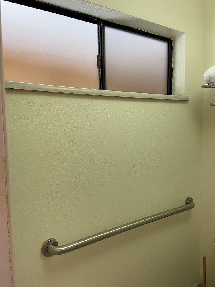 Disability Access, 2 Queen Beds - Photo 4