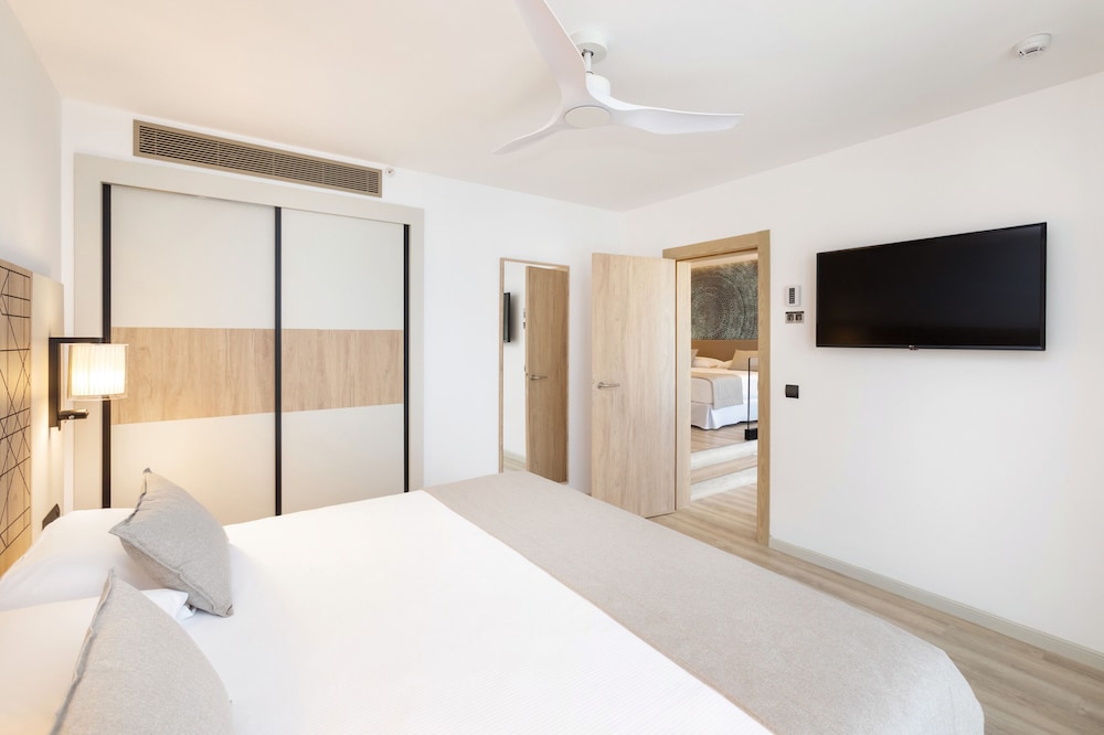 Senior Suite, Balcony, Sea View photo 2