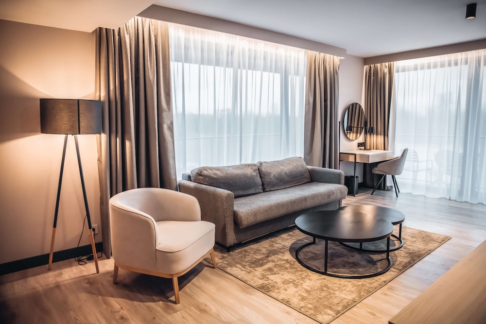 Suite - Photo 5