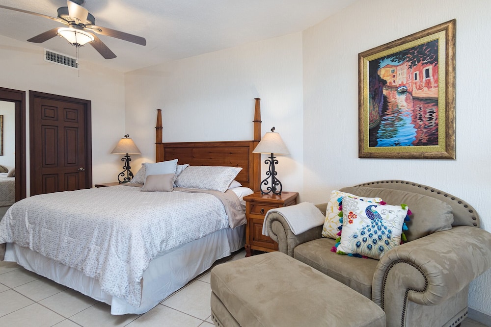 Condo, 2 Bedrooms, Sea View