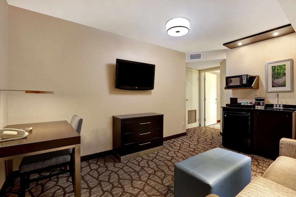 King Bed with Sofa Bed and partial view of Niagara Falls - Floors 10-25