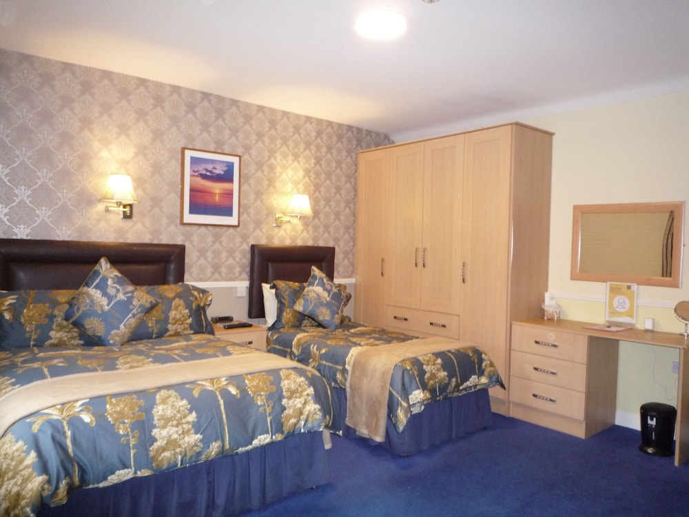 Double or Twin Room (Room Only) photo 1