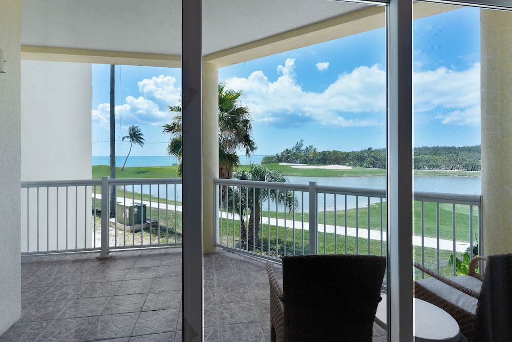 Ocean View- Studio Suite- 1 King