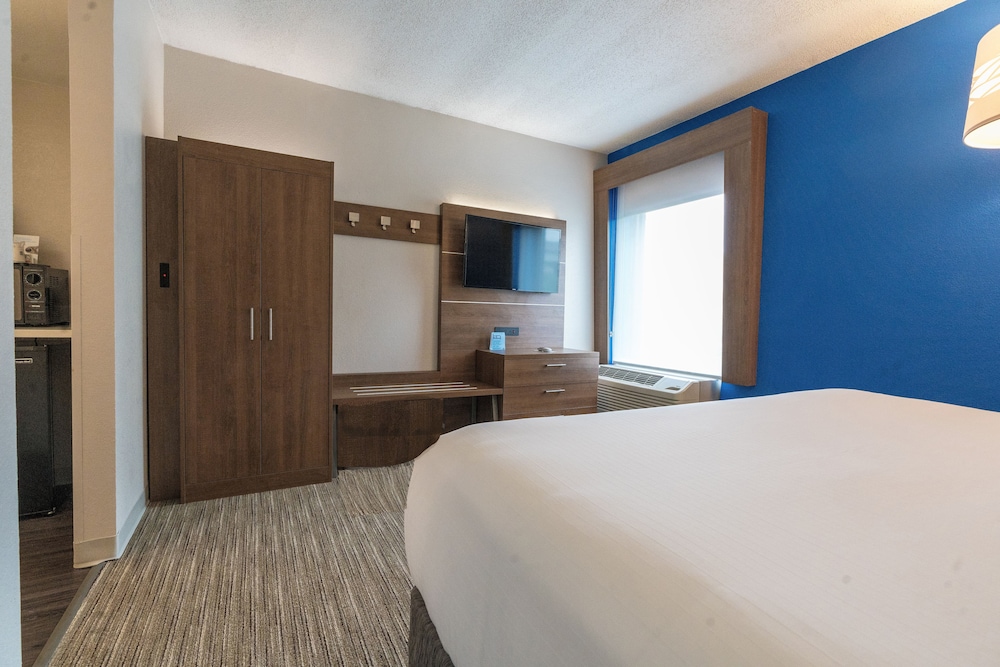 Suite, 1 Bedroom - Photo 7
