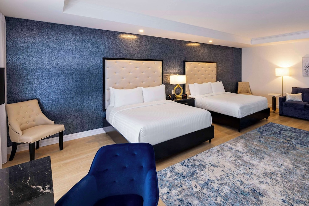 Standard Room, 2 Queen Beds, Non Smoking - Photo 1