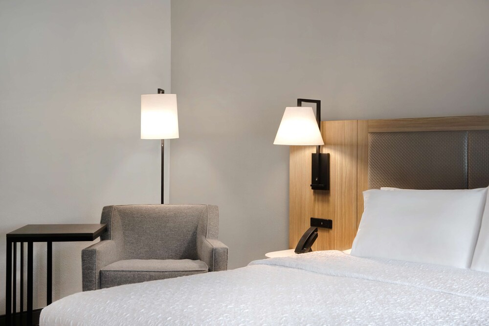Room, 1 King Bed, Accessible - Photo 9