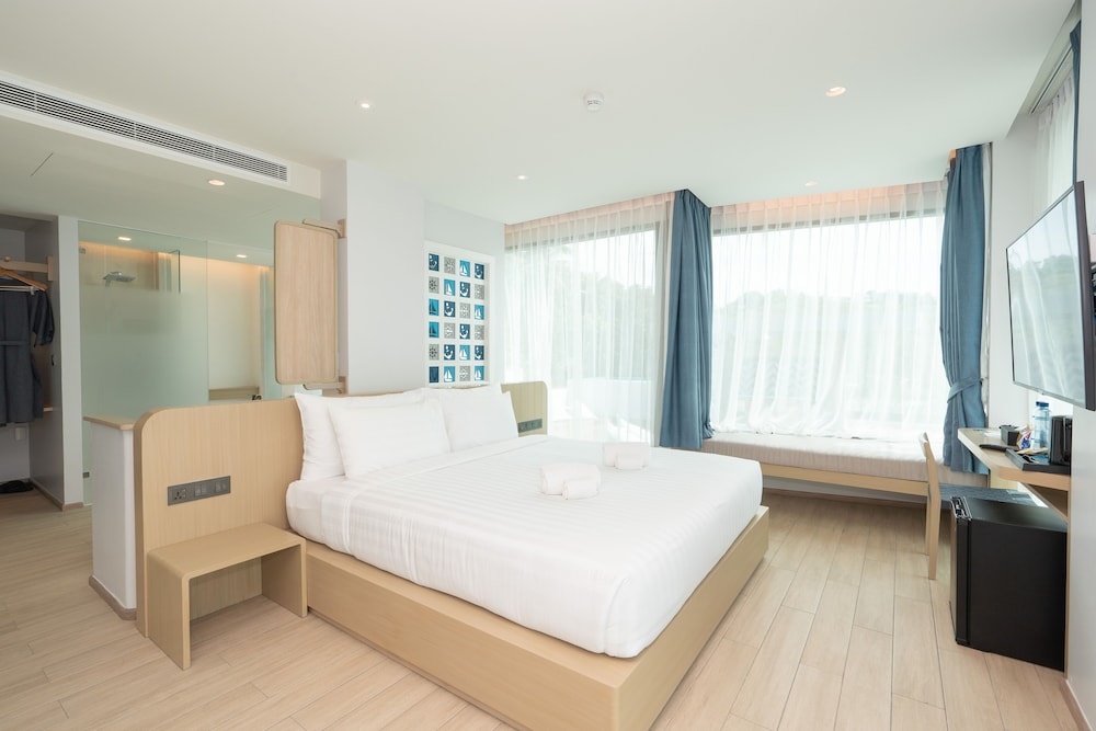 Suite, Bathtub - Photo 8