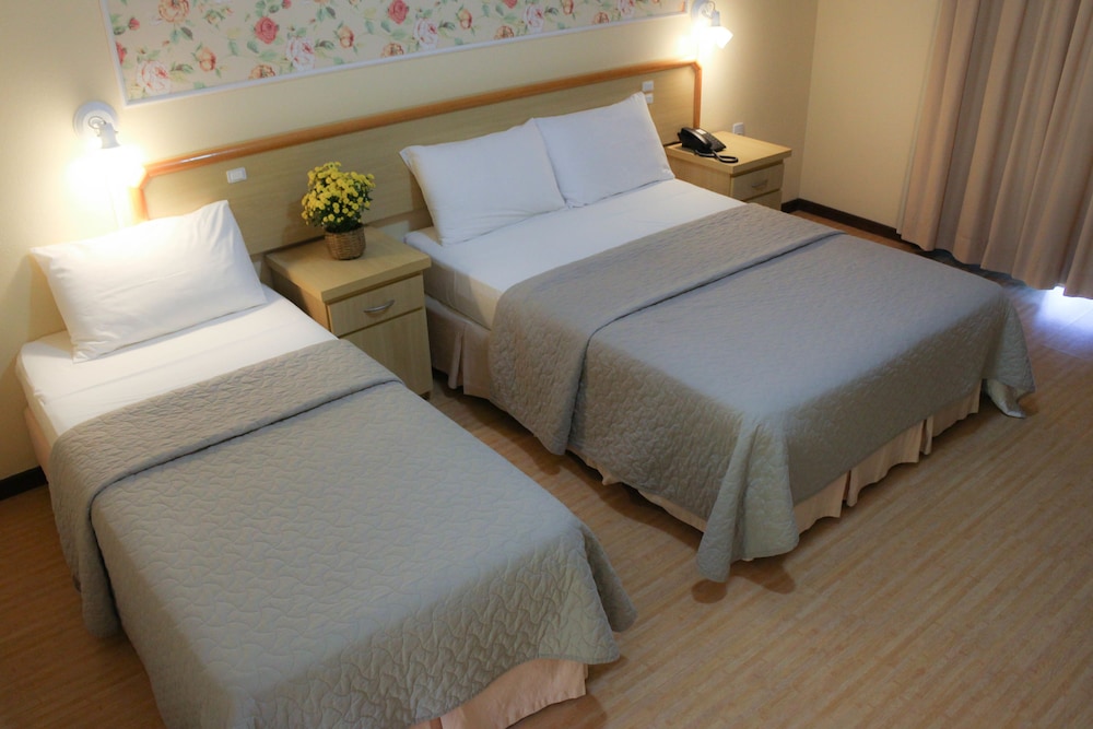 Traditional Twin Room, Non Smoking - Photo 4