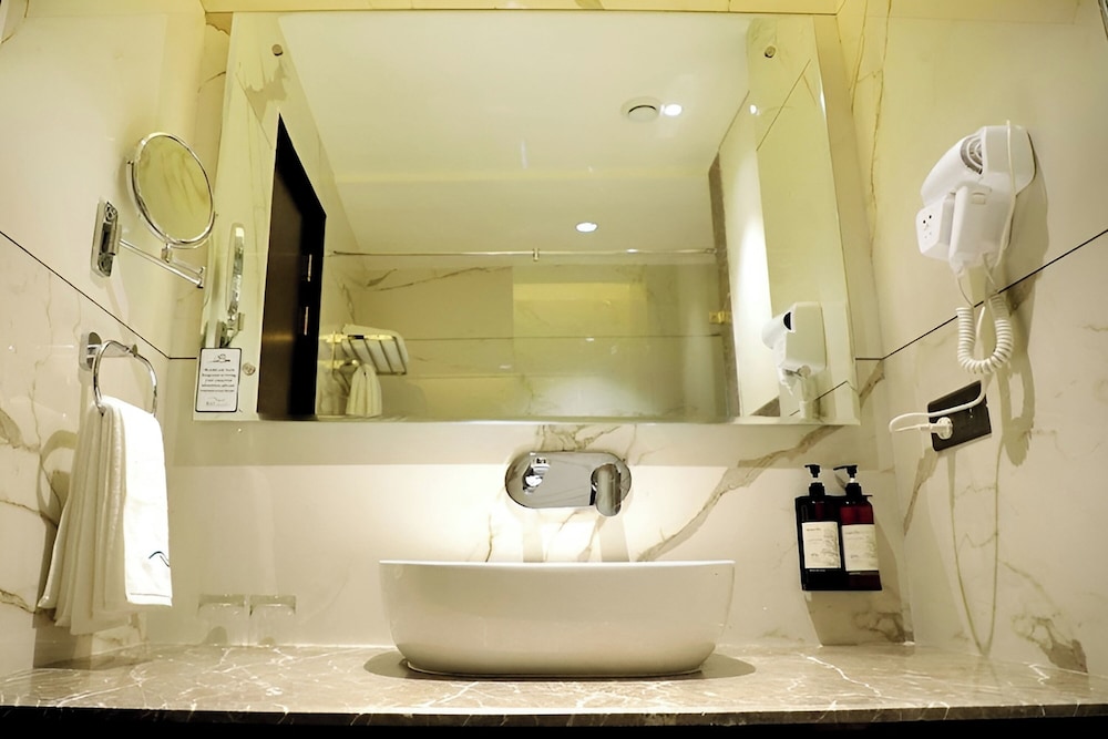 Executive Room - Photo 9