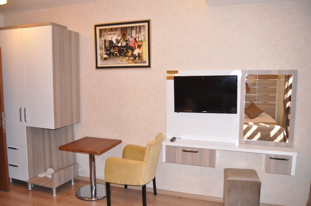 Family Room - Photo 4