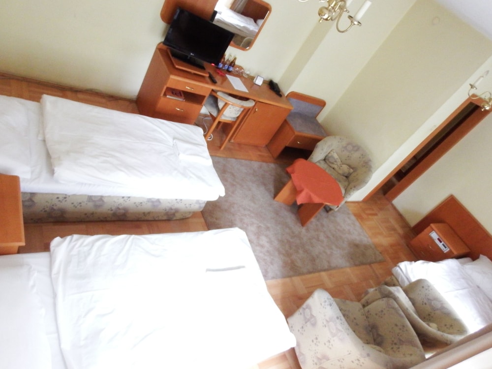 Standard Triple Room, Park View photo 3