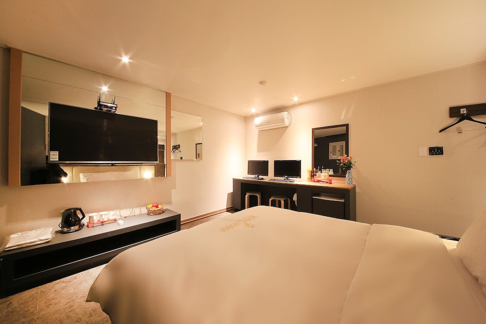 Standard Double Room photo 3