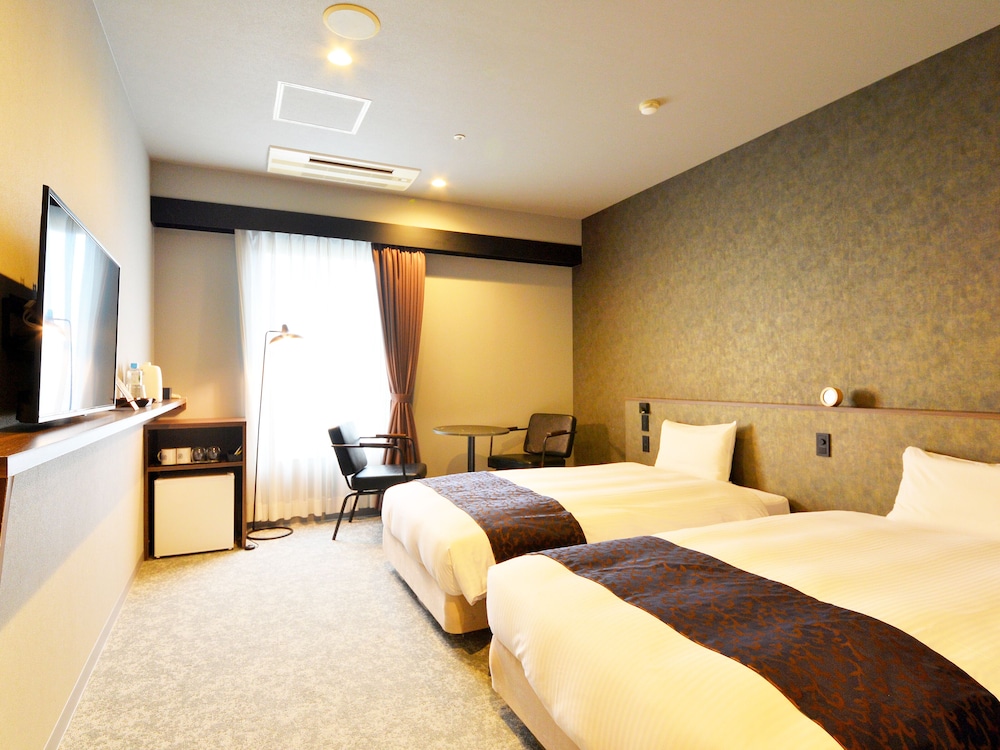 Superior Twin Room, Non Smoking, Main Building - Photo 2