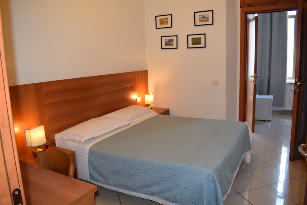 Double or Twin Room, Private Bathroom photo 1