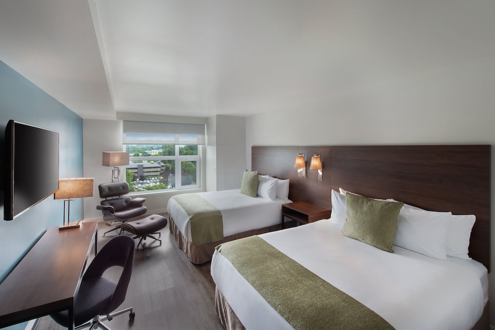 Room, 2 Queen Beds (Elevated) photo 1