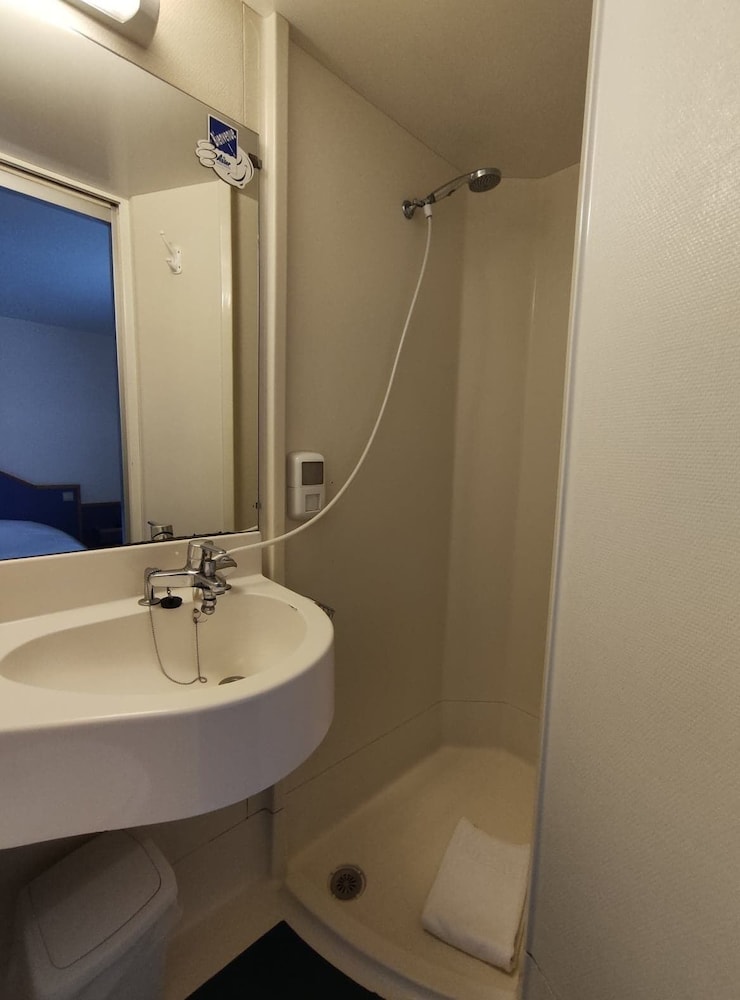 Basic Twin Room photo 3