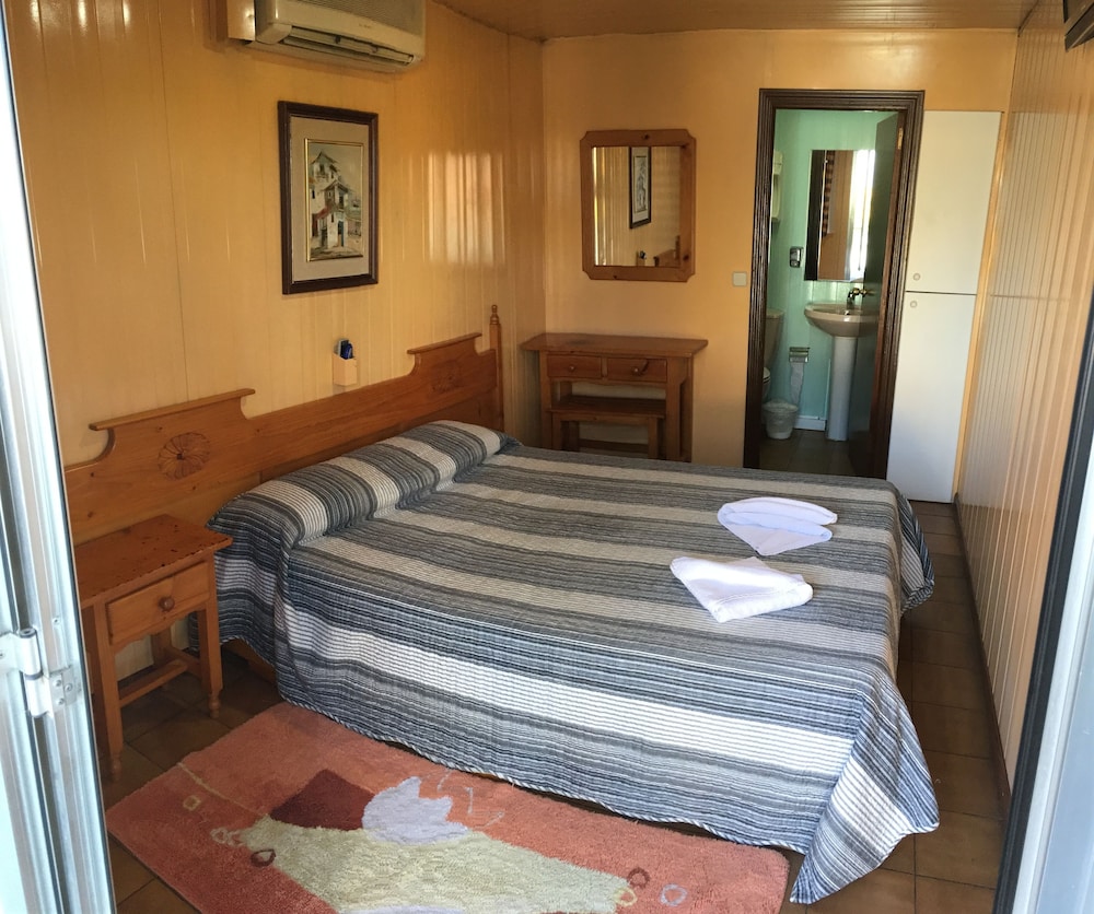 Economy Double Room photo 3