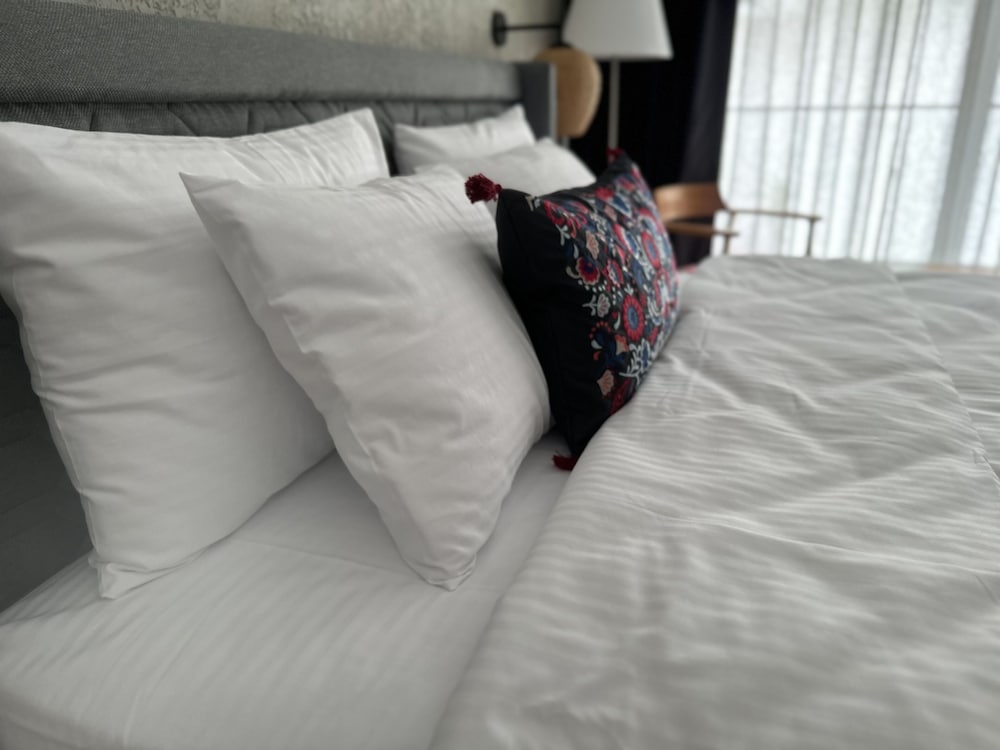 Classic Room, 1 King Bed, Non Smoking, Balcony - Photo 5