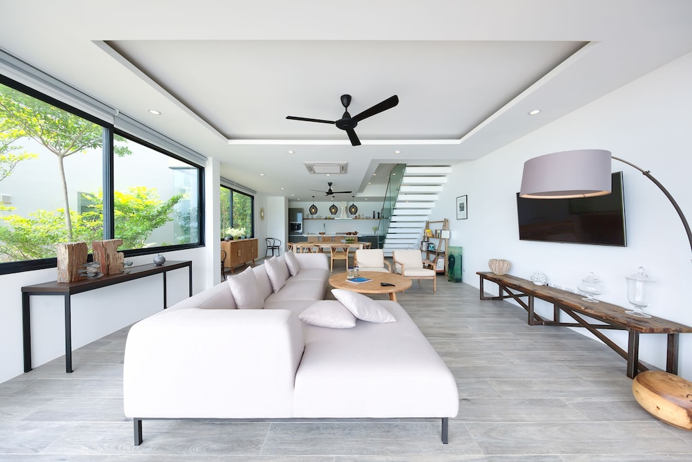 Luxury 3 Bedroom Villa with Ocean View and Private Infinity Pool BY13B photo 3