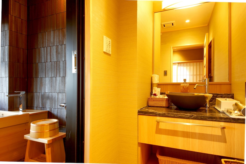 Mountain Side Large Japanese-Style Room with Hinoki Bath, Non Smoking photo 2