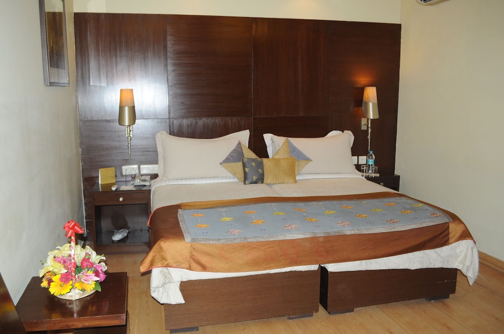 Deluxe Double or Twin Room, Balcony, City View - Photo 2