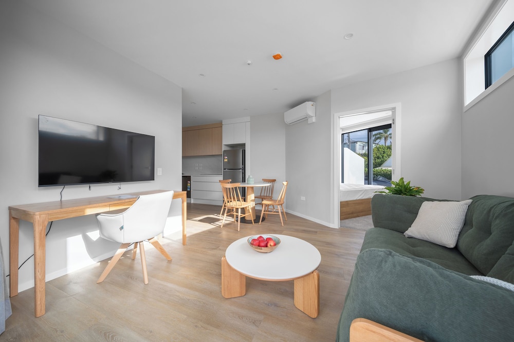 Basic Apartment, Balcony
