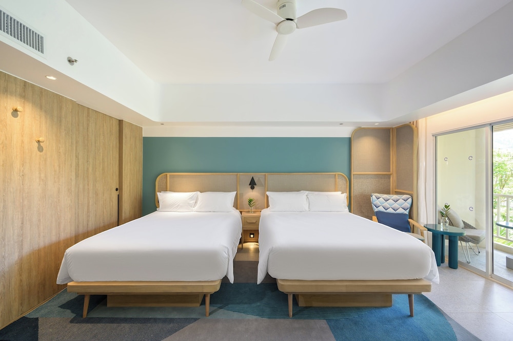 Premium Room, 2 Double Beds, Pool View (Deluxe) - Photo 3